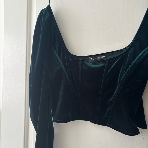 Emerald Green Crop Top with Square Neck Puff Sleeves - Picture 2 of 3